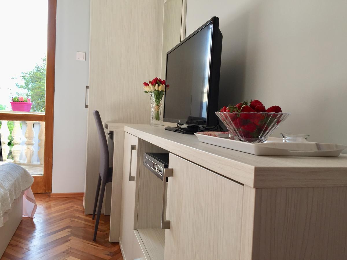 Lara Apartment *